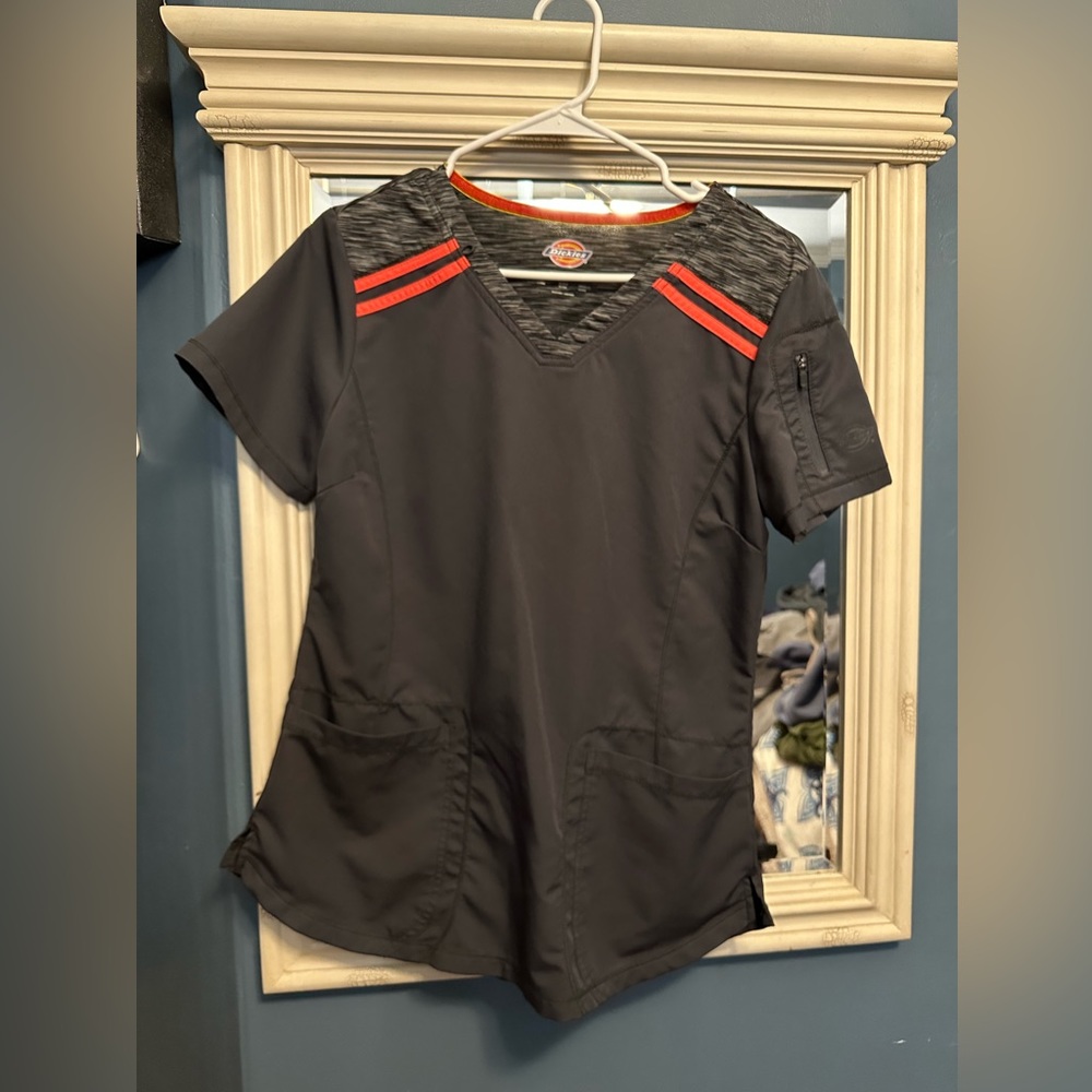 Woman’s Dickies scrubs